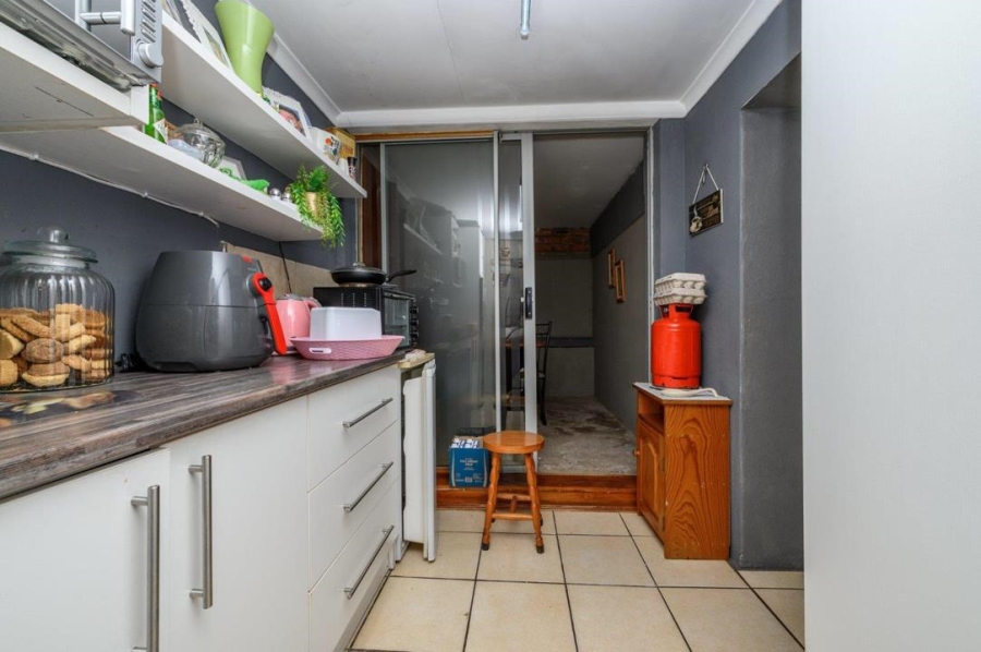 5 Bedroom Property for Sale in Van Riebeeck Hoogte Eastern Cape